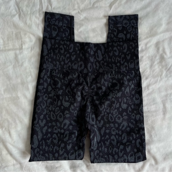 Gymshark Black Adapt Camo Seamless Leggings - Picture 4 of 4